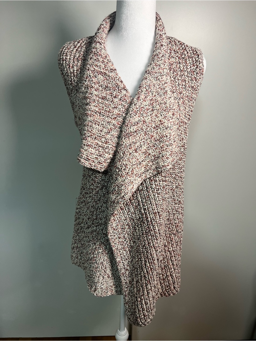 Jones New York Marled Open-Front Knit Vest in Cream & Brown